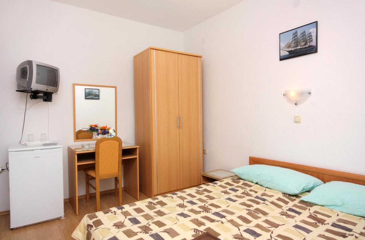 Double Room Vrbnik 5301B Eksteriør billede
