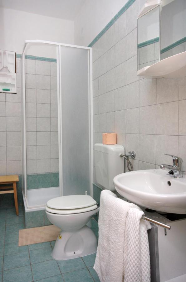 Double Room Vrbnik 5301B Eksteriør billede